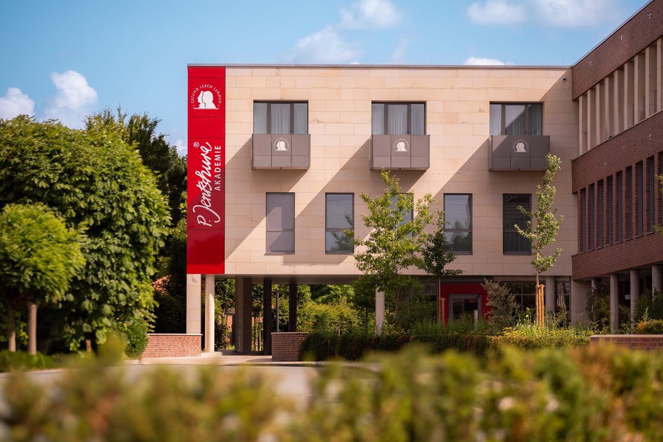 jentschuraakademie_auenansicht.jpg