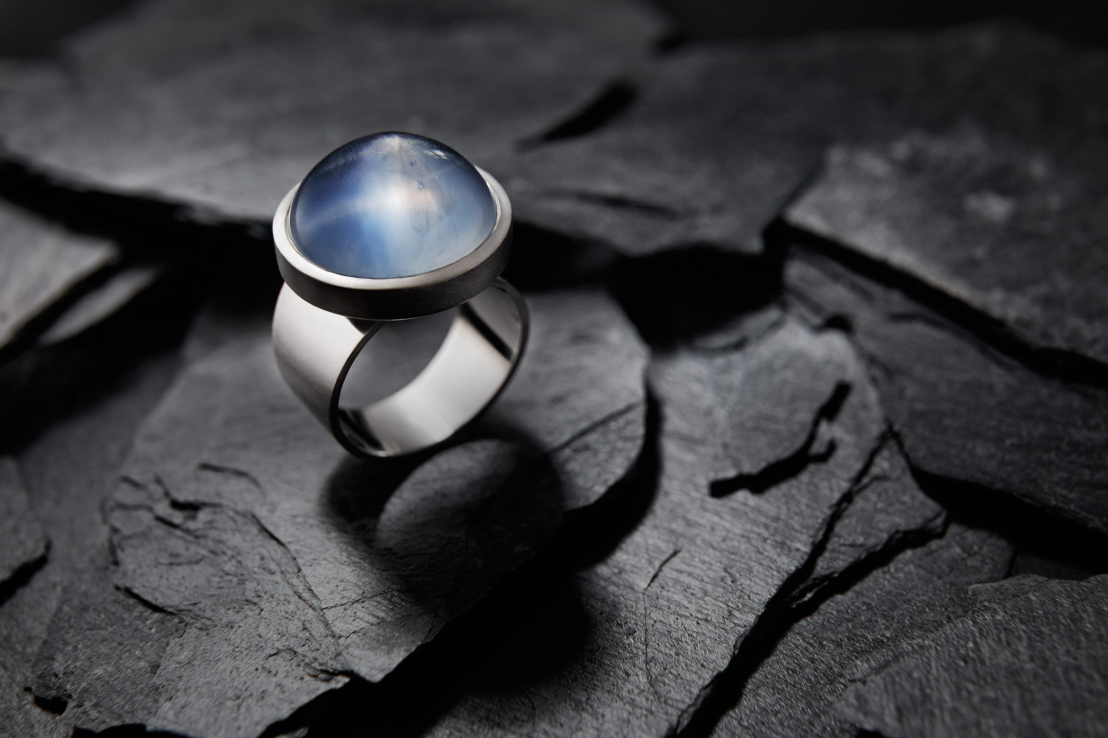 Bild PLATINRING MIT STERNSAPHIR